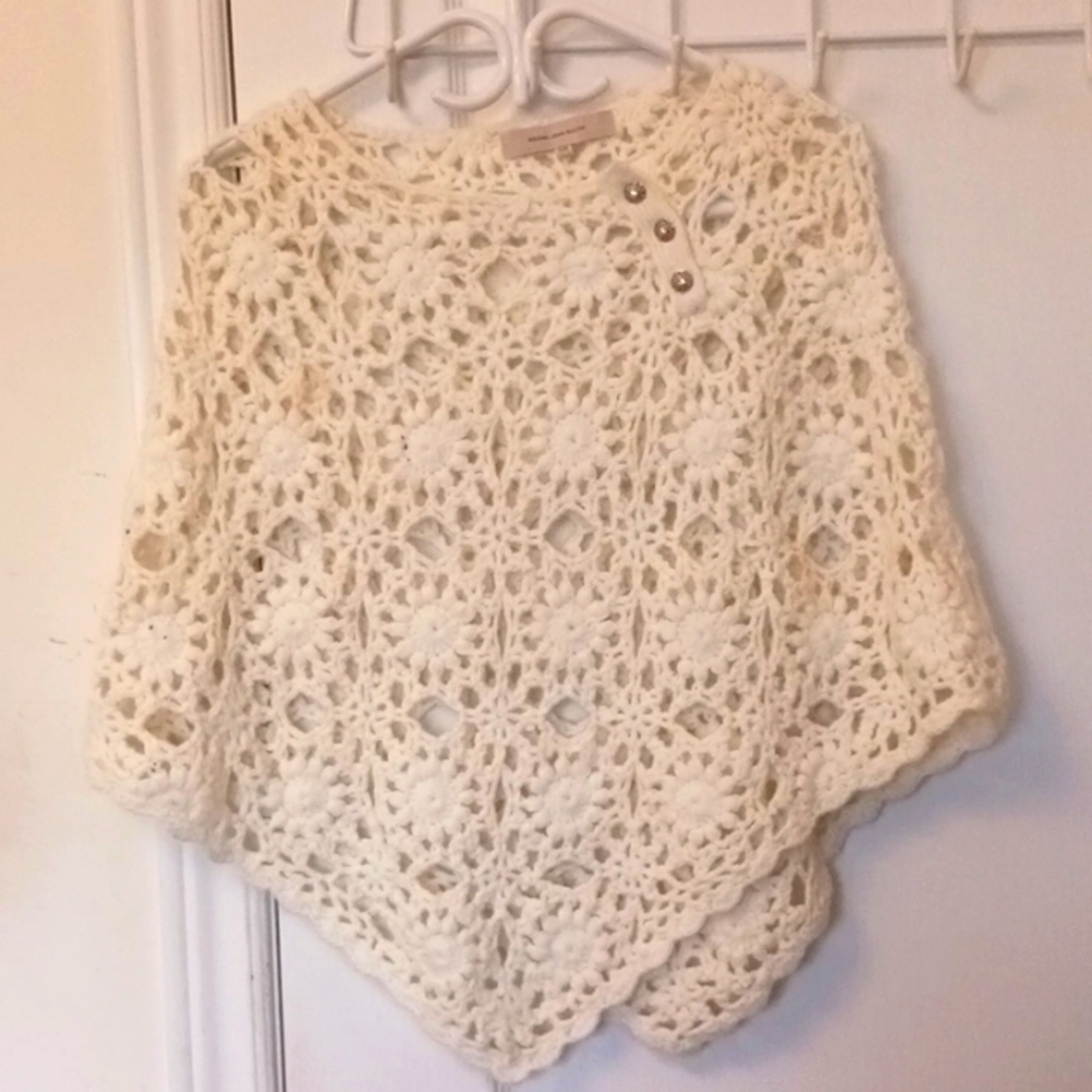 Beautiful Bolero with 3 button detail